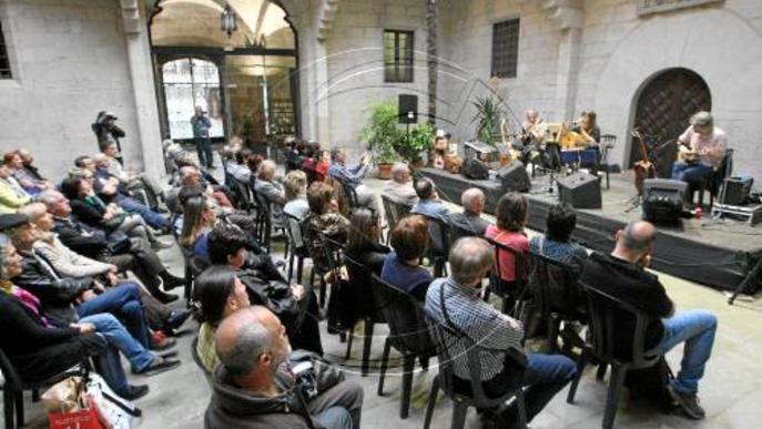 Meritxell Gené canta a dotze poetes dels Països Catalans