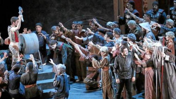 L'òpera 'Turandot' de Puccini, de gira per Catalunya, omple la Llotja
