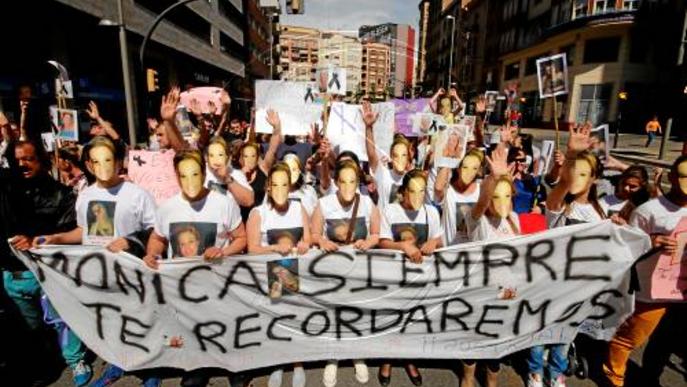 Més de 120 persones reclamen als carrers de Lleida justícia per a Mónica