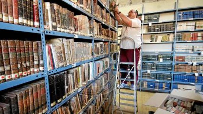 Traslladen 70.000 llibres a la biblioteca del seminari