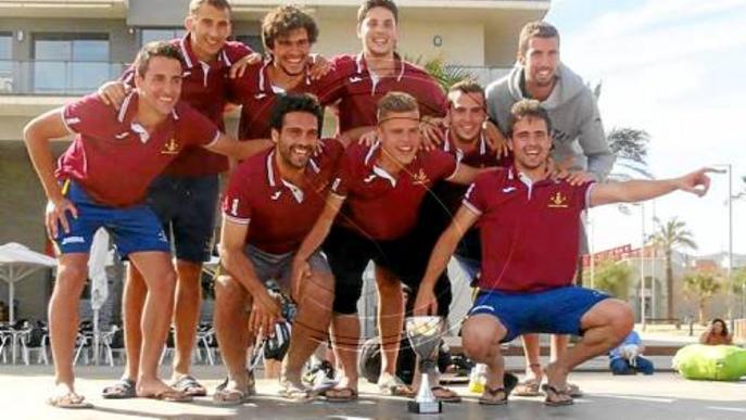 L'equip de la UdL, campió de Catalunya universitari de futbol platja