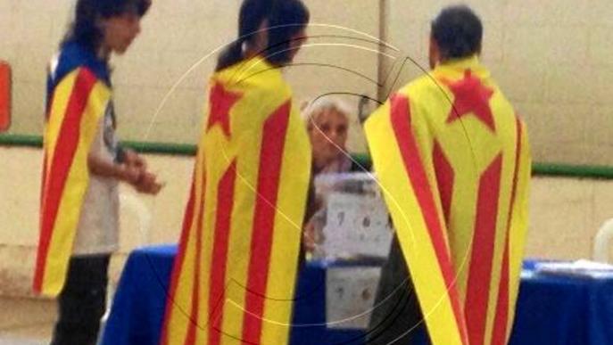 Polèmica per tres joves votant amb l'estelada a la Bordeta