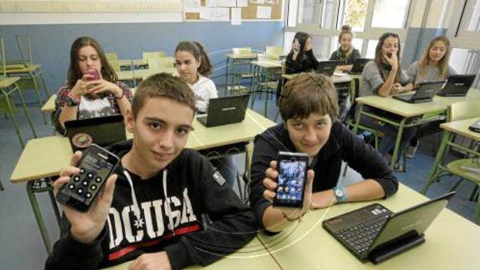 Escoles i instituts podran utilitzar el mòbil a classe el pròxim curs