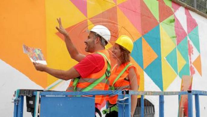 Mural colorista a l'avinguda les Garrigues