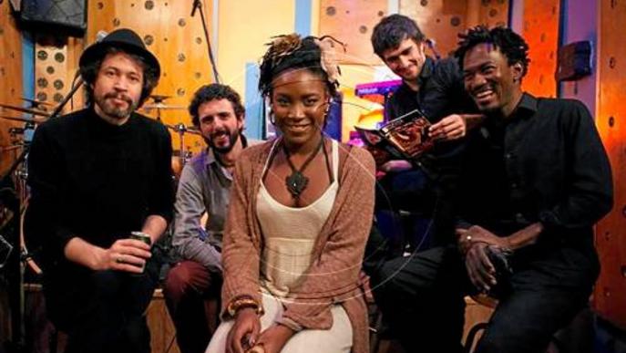El Cafè del Teatre posa colofó al curs amb els ritmes negres de CosmoSoul