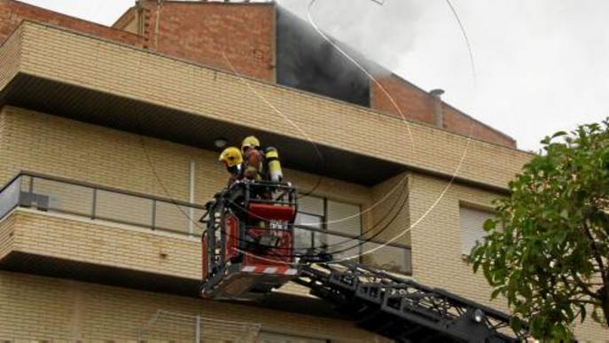 Alarma per un incendi que calcina dos habitacions d'un pis a la Bordeta