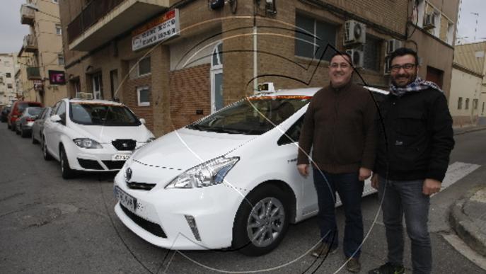 Gairebé la meitat dels taxis de Lleida ja circulen amb motors que combinen la gasolina amb bateries elèctriques i gas