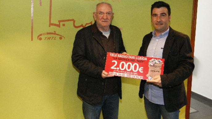 Taxistes de Lleida entreguen 2.000 euros al Banc dels Aliments