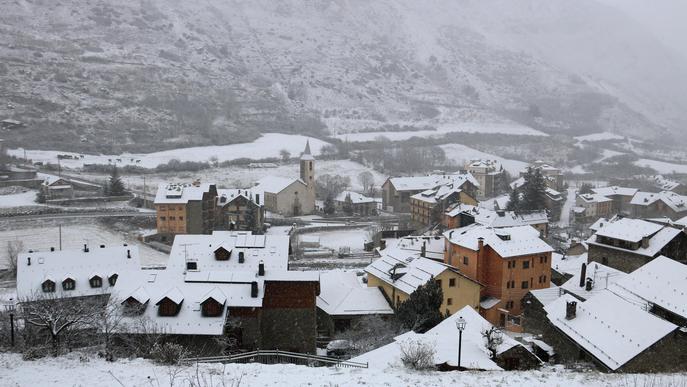Torna la neu a cotes baixes al Pirineu i afecta la circulació