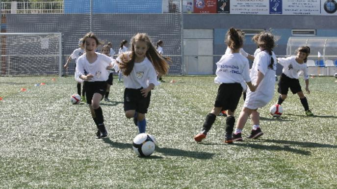 Més de cent jugadores el dia del futbol femení