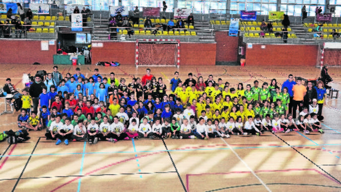 Trobada de mini handbol al pavelló municipal de Guissona