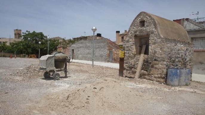 Vilagrassa restaura el pou de pedra seca i l’entorn de la plaça del Filador