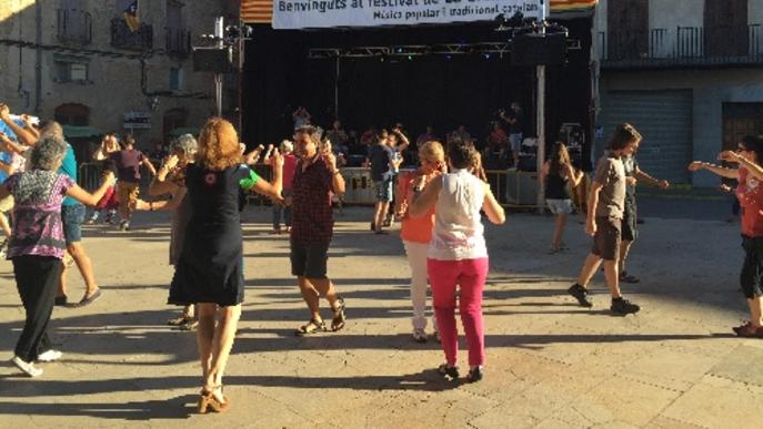 La Granadella recupera la seua jota al Festival de Música, amb 2.000 persones