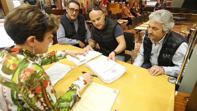 Entreguen 3.200 firmes contra la reforma de la plaça de l'Auditori