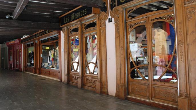 Botigues obertes el dissabte a la tarda a la Seu per evitar fugues a Andorra