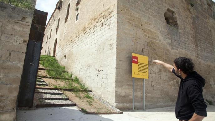 El castell de Maldà guanya un nou accés al demolir un mur