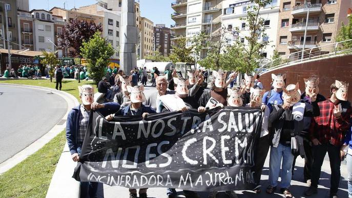 Manifestacions a favor i en contra de Tracjusa prenen Lleida