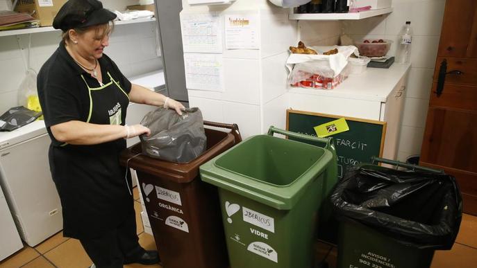 Arranca la recollida selectiva porta a porta als comerços de l’Eix