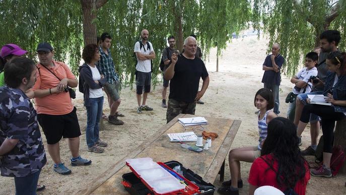 Més de 40 persones aprenen com anellar aus a Castellserà