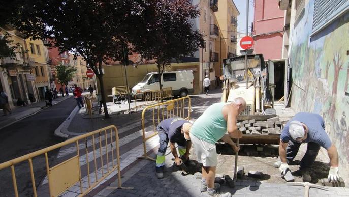 Obres per habilitar un pas elevat al Barri Antic