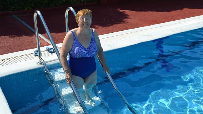 Escales a la piscina de Rosselló per a persones amb poca mobilitat