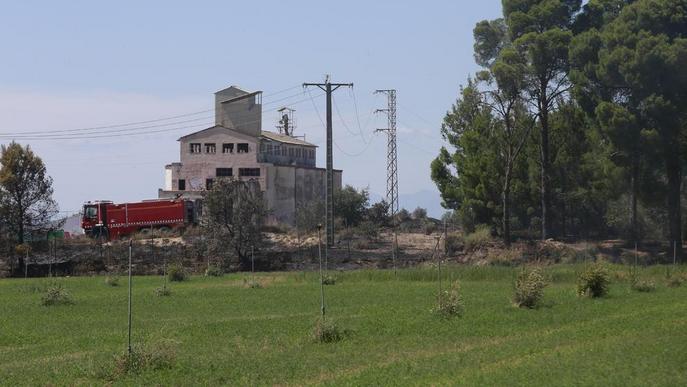 Sufoquen incendis de vegetació a Raimat i els Magraners