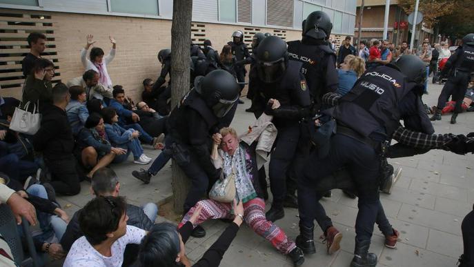 Votació massiva a Lleida a favor del SÍ tot i les càrregues policials