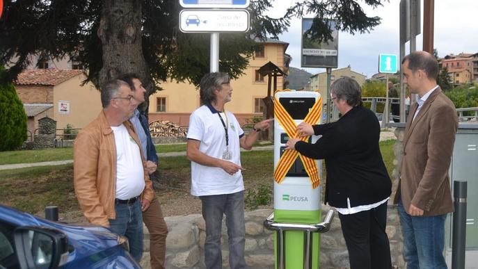 Martinet inaugura el primer carregador elèctric de vehicles