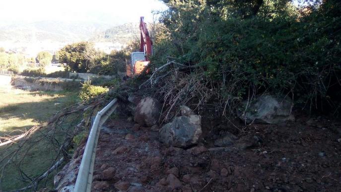 Queixes al nucli de la Bastida per despreniments a la carretera