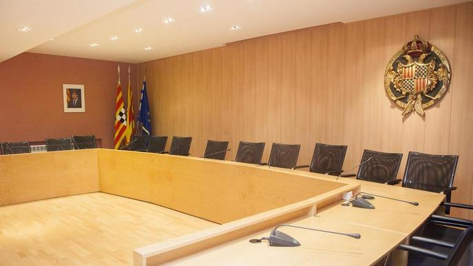 Cap ajuntament de Lleida ha retirat el retrat de Puigdemont, mentre comencen els cessaments
