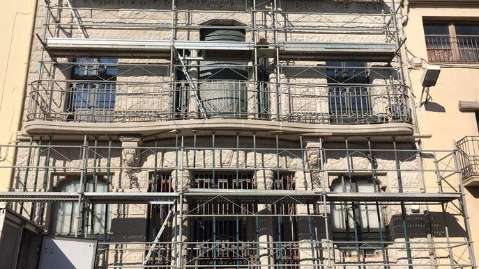 Arbeca restaura la façana del consistori modernista