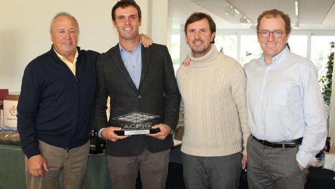 Adrià Arnaus rep el premi al millor golfista català de l’any