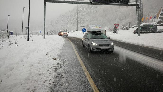 Cadenes en quatre carreteres del Pirineu i l’N-230, tancada a camions articulats