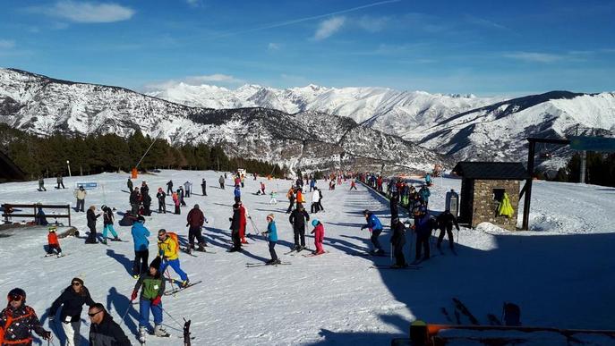 L'esquí bat rècords amb més de 32.000 persones a les estacions de Lleida