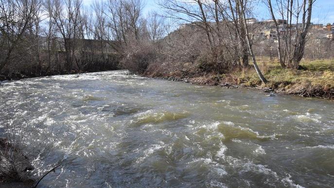 Les altes temperatures avancen el desglaç i provoquen avingudes als rius