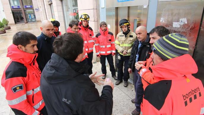 Bombers lleidatans es formen en rescat a ascensors ja que actuen sovint als de Sant Joan i la Seu Vella