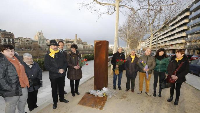 Lleida Lliure de Franquisme homenatja les víctimes del nazisme esperant poder retirar les "plaques franquistes"
