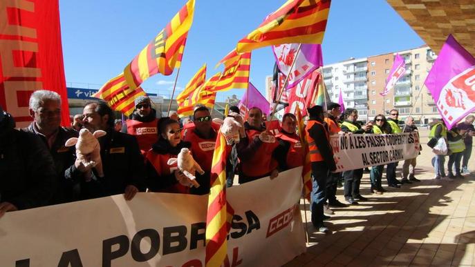 “La meitat dels treballadors del sector de les càrniques de Lleida són falsos autònoms”
