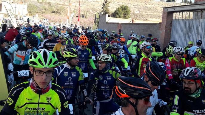 Més de 400 bikers a la Xallenge David Duaigües a Seròs