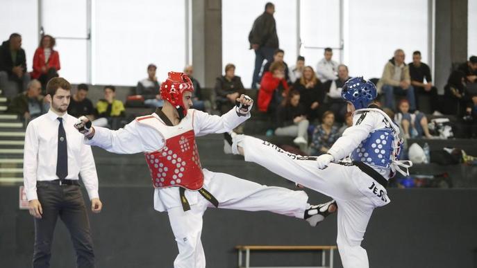 La UdL aconsegueix dotze medalles en taekwondo i quatre en bàdminton