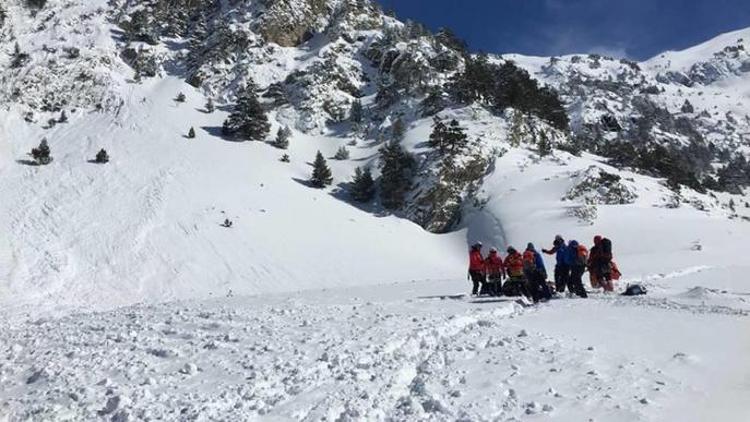 Dos guies de muntanya morts i un investigador ferit crític al quedar atrapats per una allau a la Val d’Aran