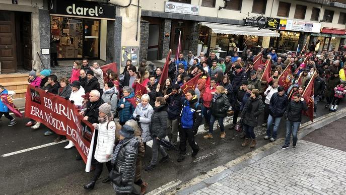 Dos-centes persones es manifesten a Vielha en defensa de l'aranès