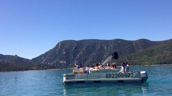 Viacamp ofereix un servei de taxi amb catamarans per anar a Mont-rebei