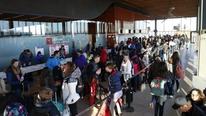 Alguaire tanca amb 25.600 viatgers la campanya d’esquí i ampliarà els vols per a la pròxima