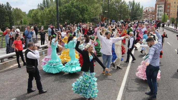 Lleida balla a ritme de sevillanes