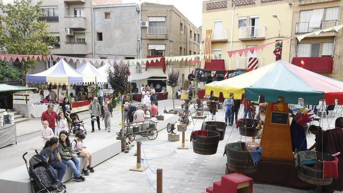 Més de 4.000 persones omplen els carrers d’Aitona en el XVI Mercat Barroc