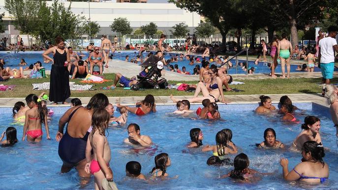Dilluns ja es podrà fer 'topless' a les piscines municipals de Lleida