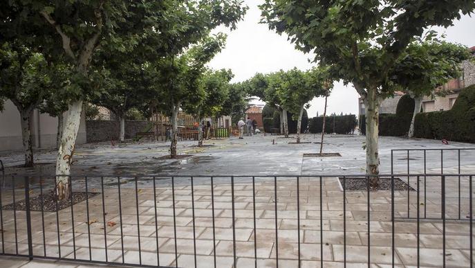 Sant Ramon renova la plaça de la Bassa, a l'entrada a la localitat