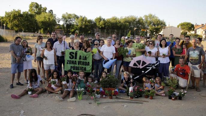 Flors contra la cessió d’un espai al FiF a Ciutat Jardí