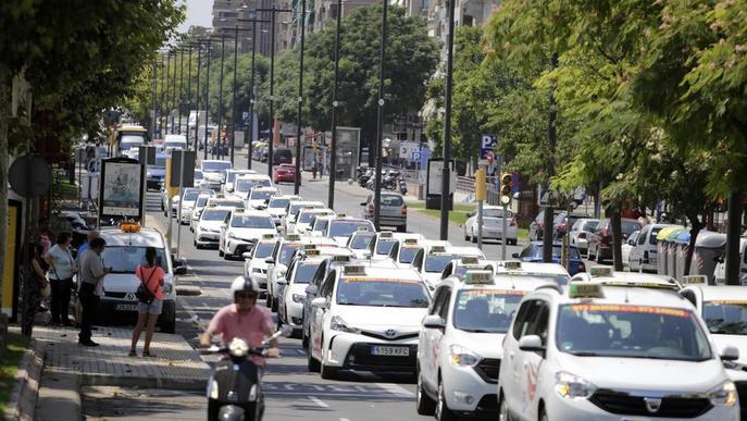 Marxa lenta de cinquanta taxis a Lleida ciutat “perquè arribaran els VTC”